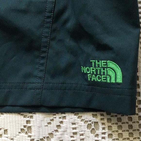 The North Face blue/green shorts with pockets - Picture 14 of 16